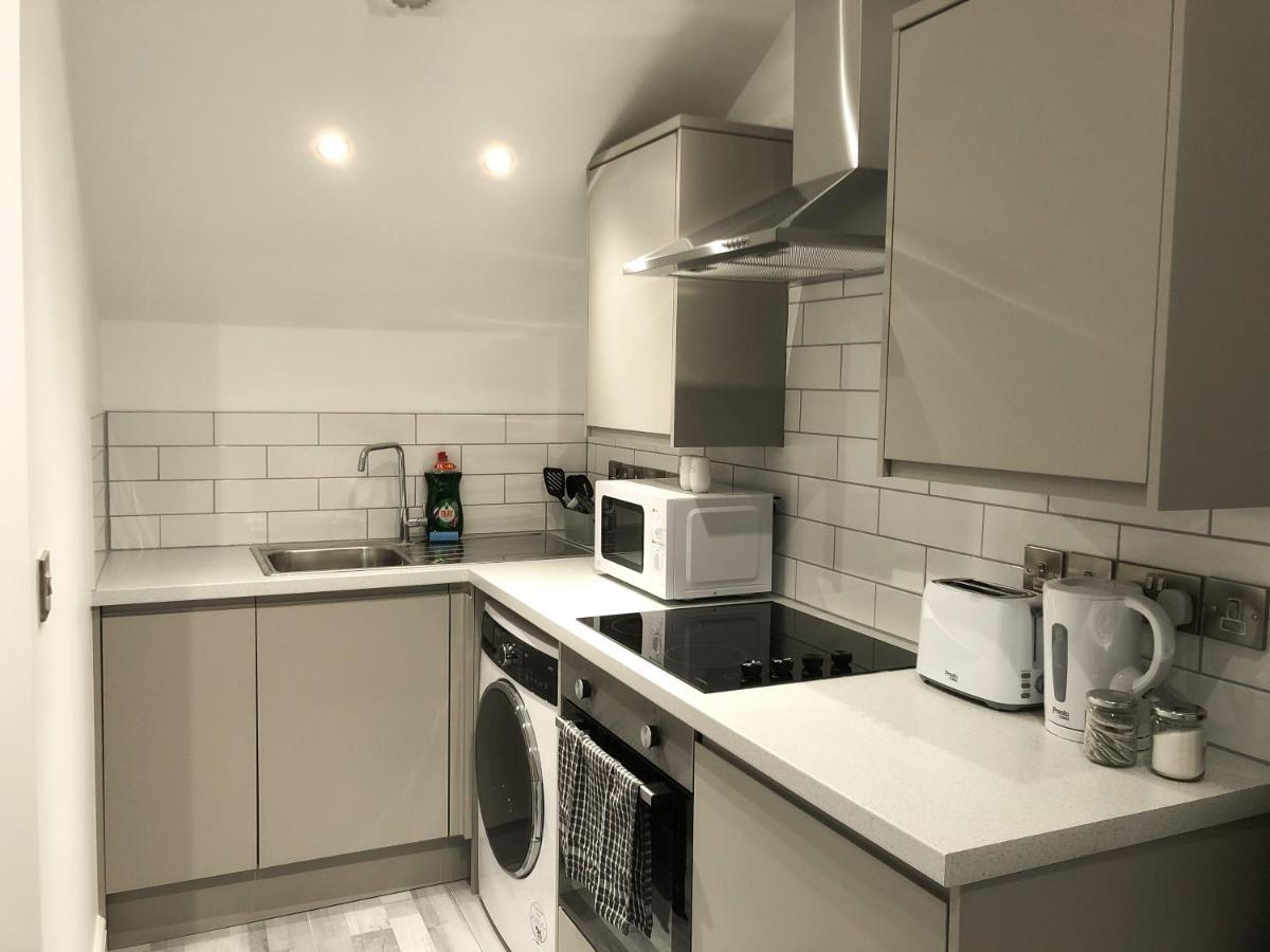 10Min To City - Free Parking - Private Studio - Contractor Friendly Manchester Eksteriør billede