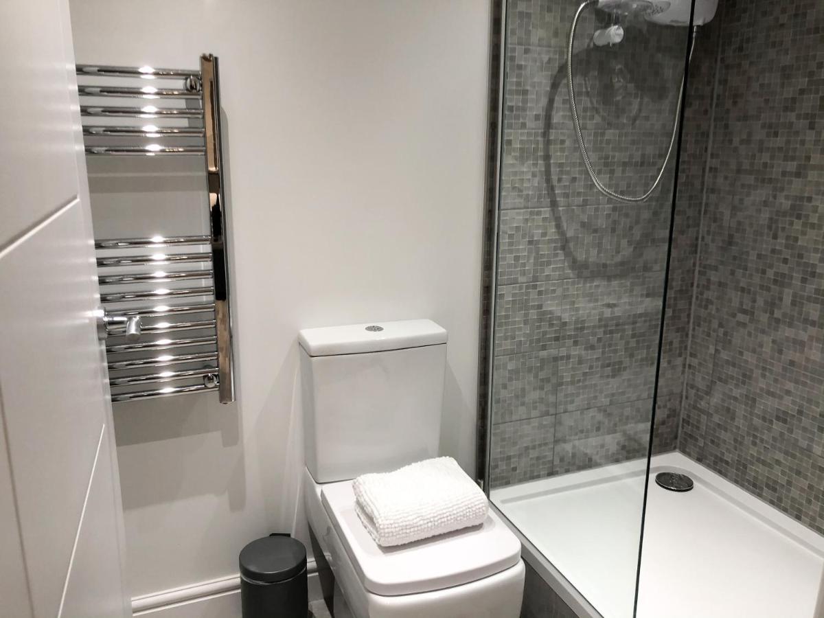 10Min To City - Free Parking - Private Studio - Contractor Friendly Manchester Eksteriør billede