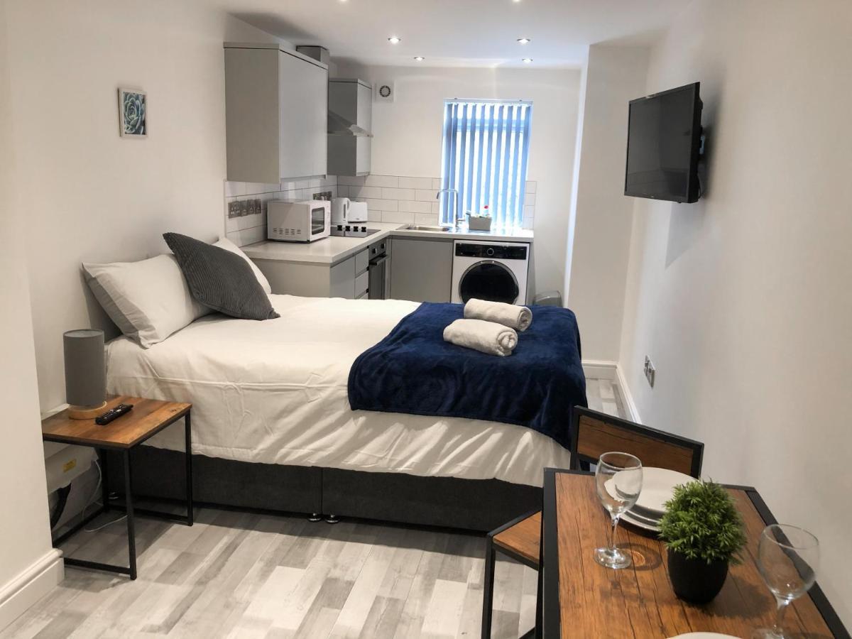 10Min To City - Free Parking - Private Studio - Contractor Friendly Manchester Eksteriør billede