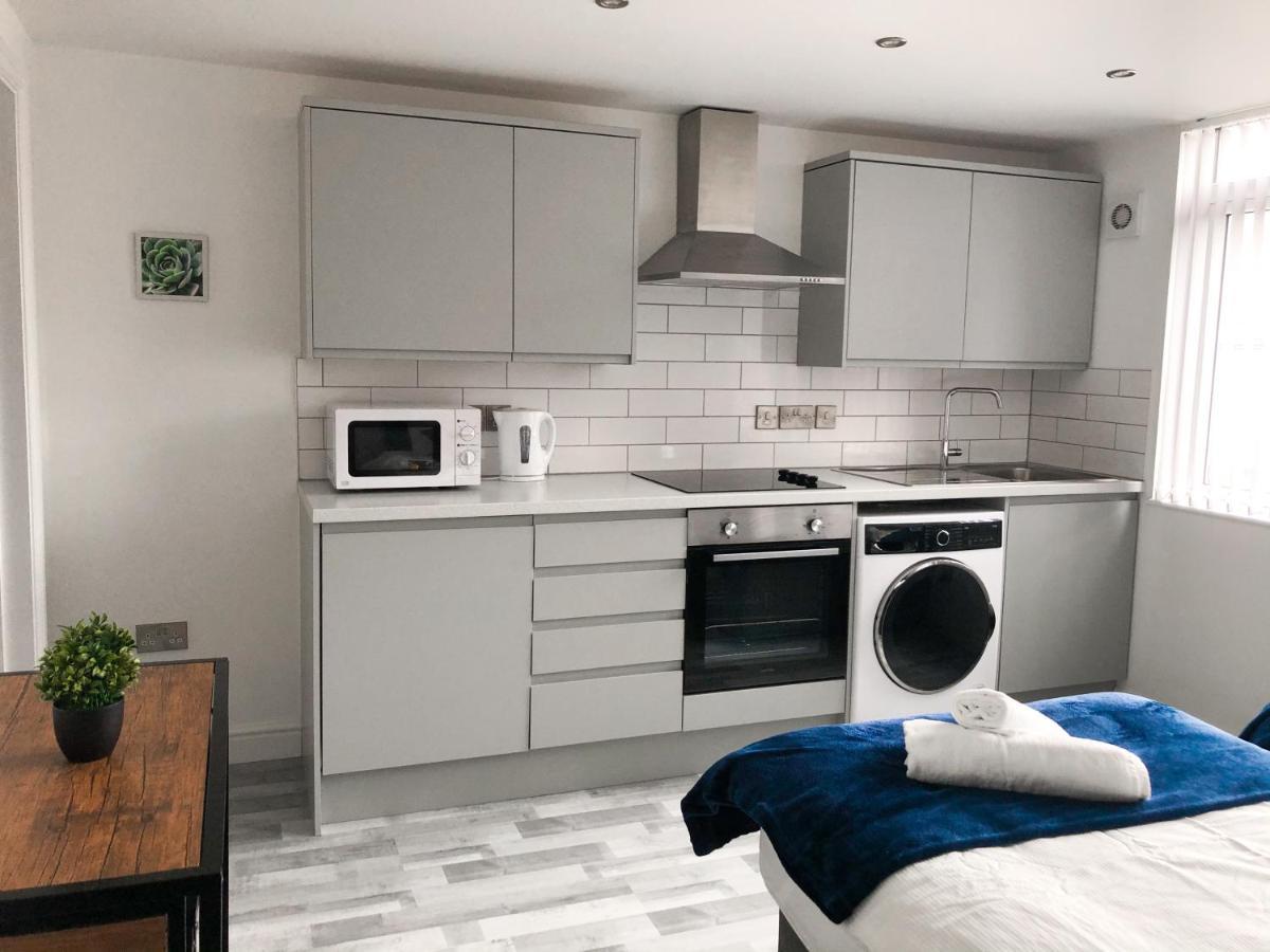 10Min To City - Free Parking - Private Studio - Contractor Friendly Manchester Eksteriør billede