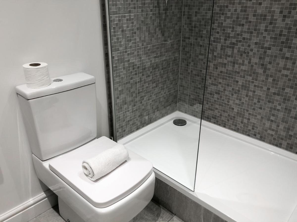 10Min To City - Free Parking - Private Studio - Contractor Friendly Manchester Eksteriør billede