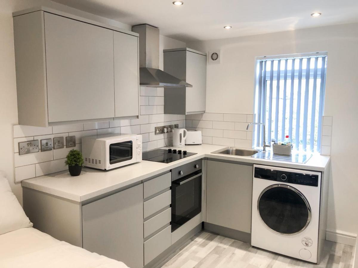 10Min To City - Free Parking - Private Studio - Contractor Friendly Manchester Eksteriør billede